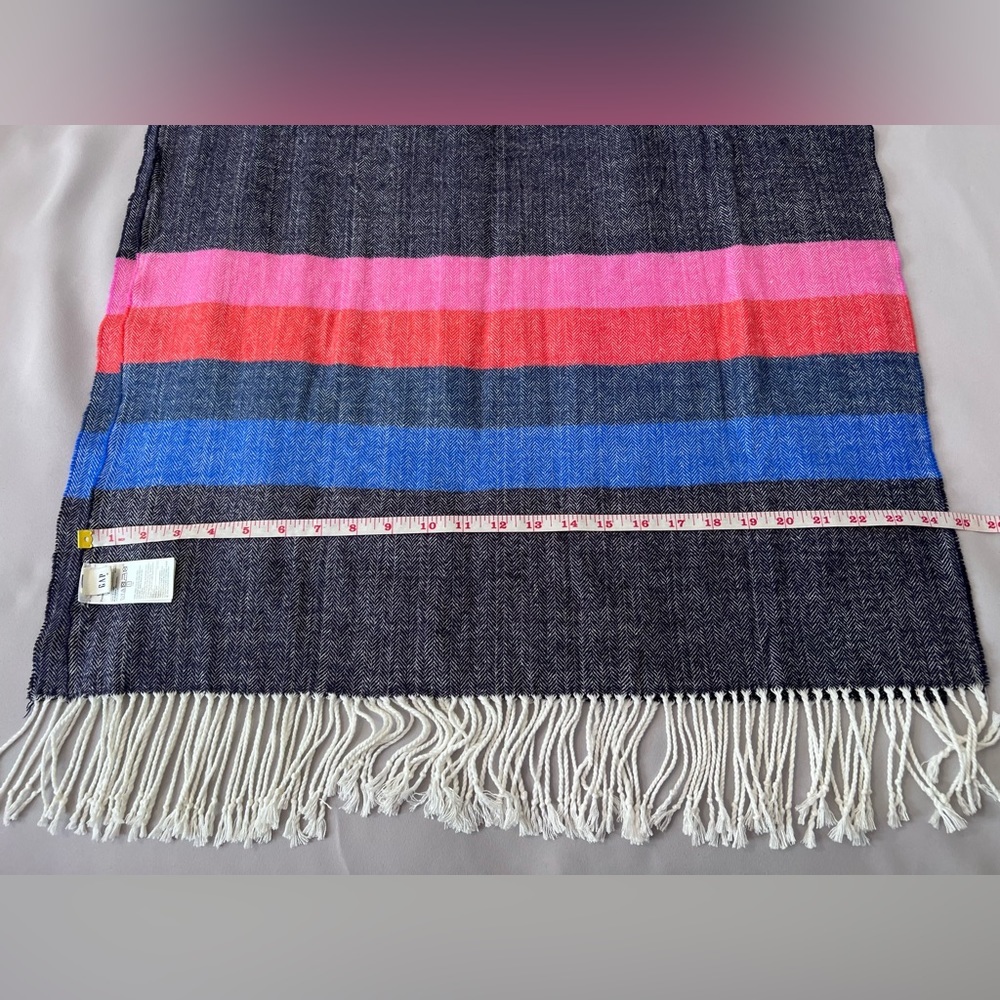 GAP Fringed Scarf - Blue Pink Red - NWOT! - Picture 5 of 9